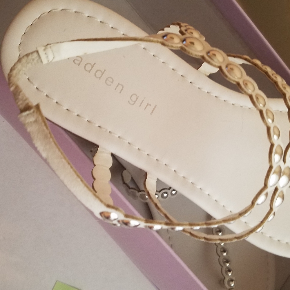 White sandals - Picture 3 of 4